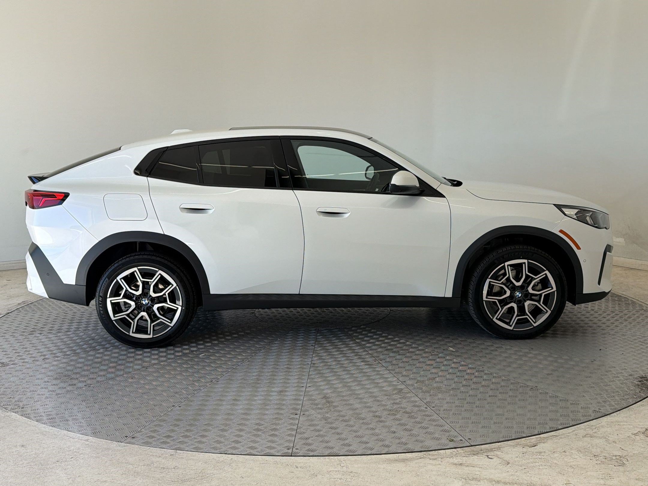 New 2026 BMW X2 xDrive28i w/ Technology Package AWD/4WD image 8
