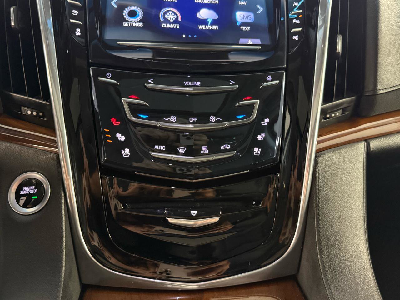 Used 2018 Cadillac Escalade Luxury AWD/4WD image 26