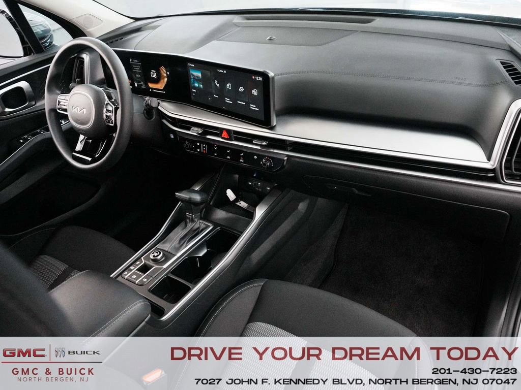 Used 2025 Kia Sorento LX image 40