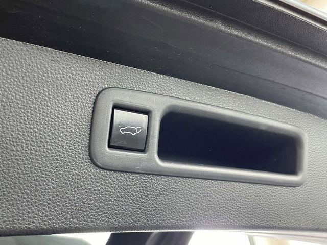 Used 2021 Toyota Highlander XLE AWD/4WD image 20