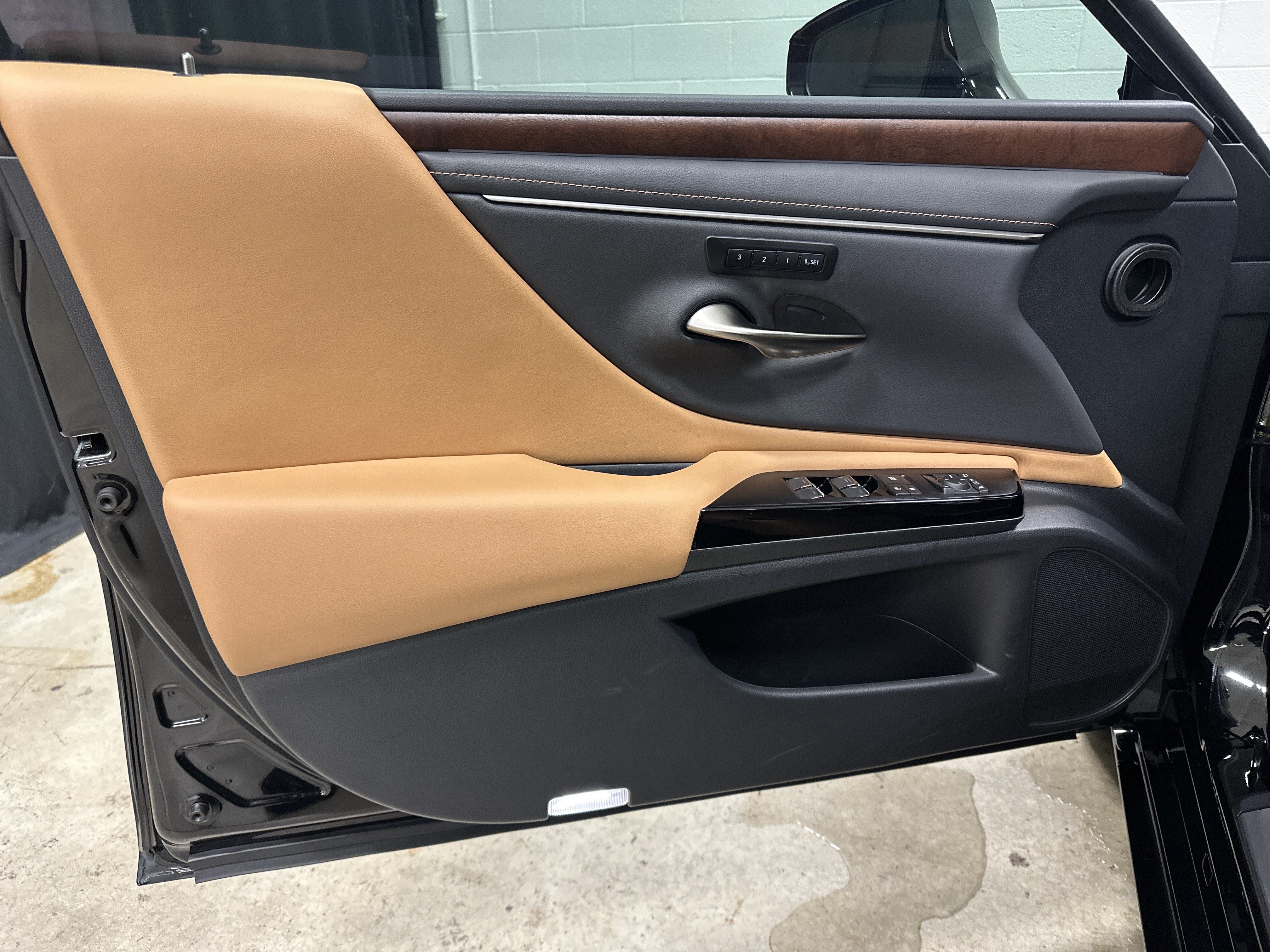 Certified 2025 Lexus ES 350 w/ Premium Package FWD image 14