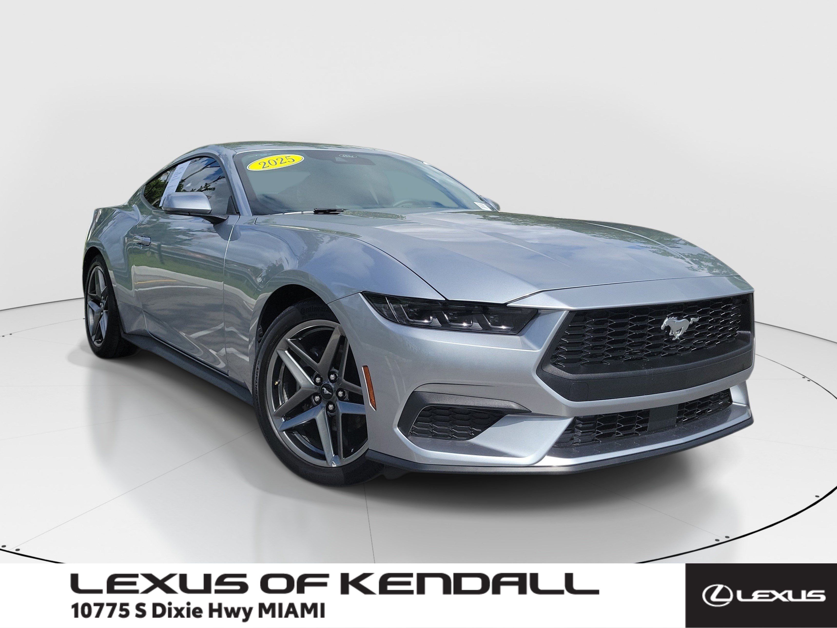 Used 2025 Ford Mustang Coupe RWD image 1