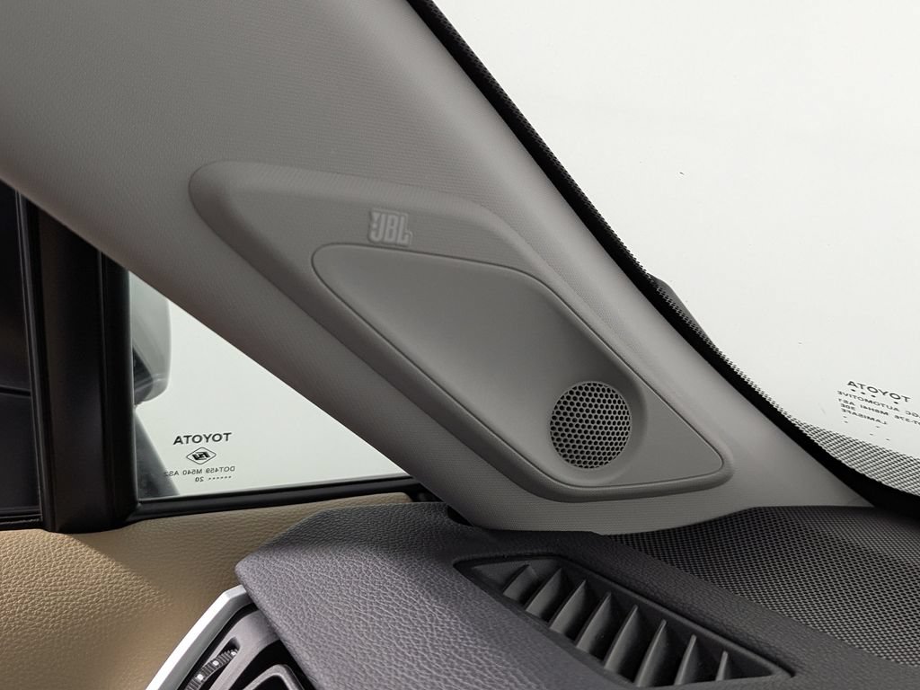 Used 2020 Toyota RAV4 Limited AWD/4WD image 16