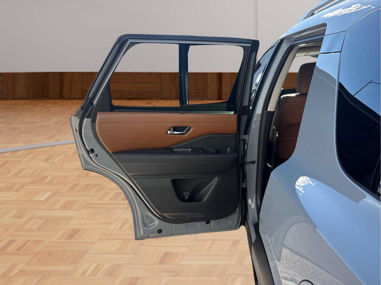 Used 2025 Nissan Pathfinder Platinum w/ Cargo Package FWD image 11