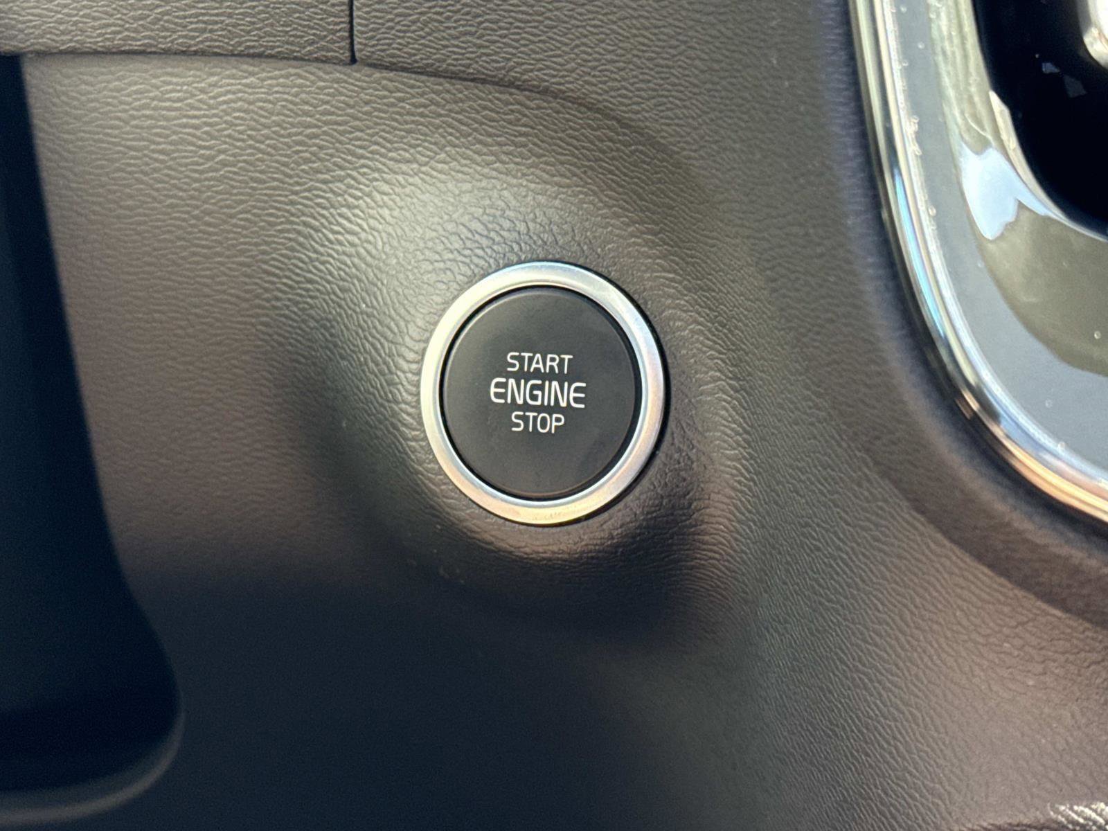 Used 2024 Volvo XC40 B5 Plus w/ Protection Package Premier image 14