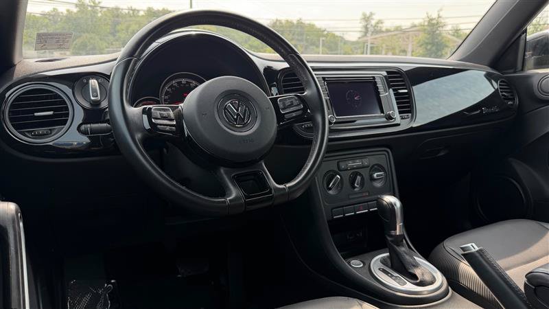 Used 2018 Volkswagen Beetle 2.0T FWD image 24