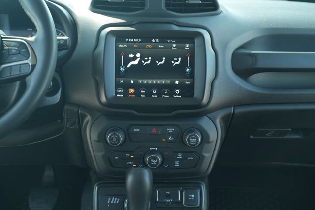 Used 2022 Jeep Renegade Latitude AWD/4WD image 29