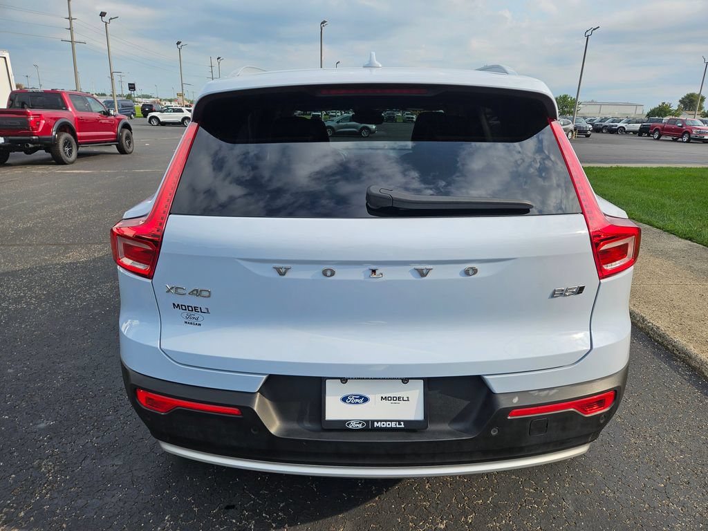 Used 2024 Volvo XC40 B5 Plus AWD/4WD image 7