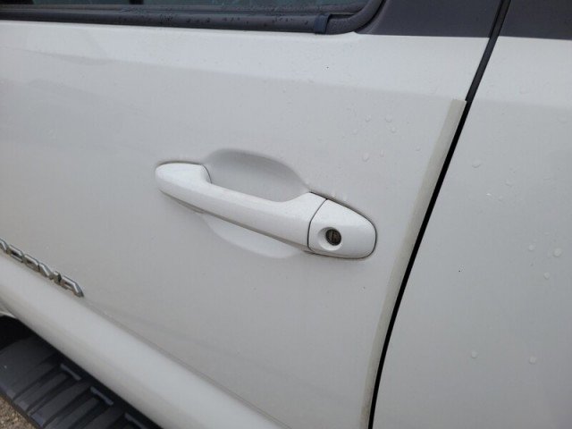 Used 2020 Toyota Tacoma SR5 image 8