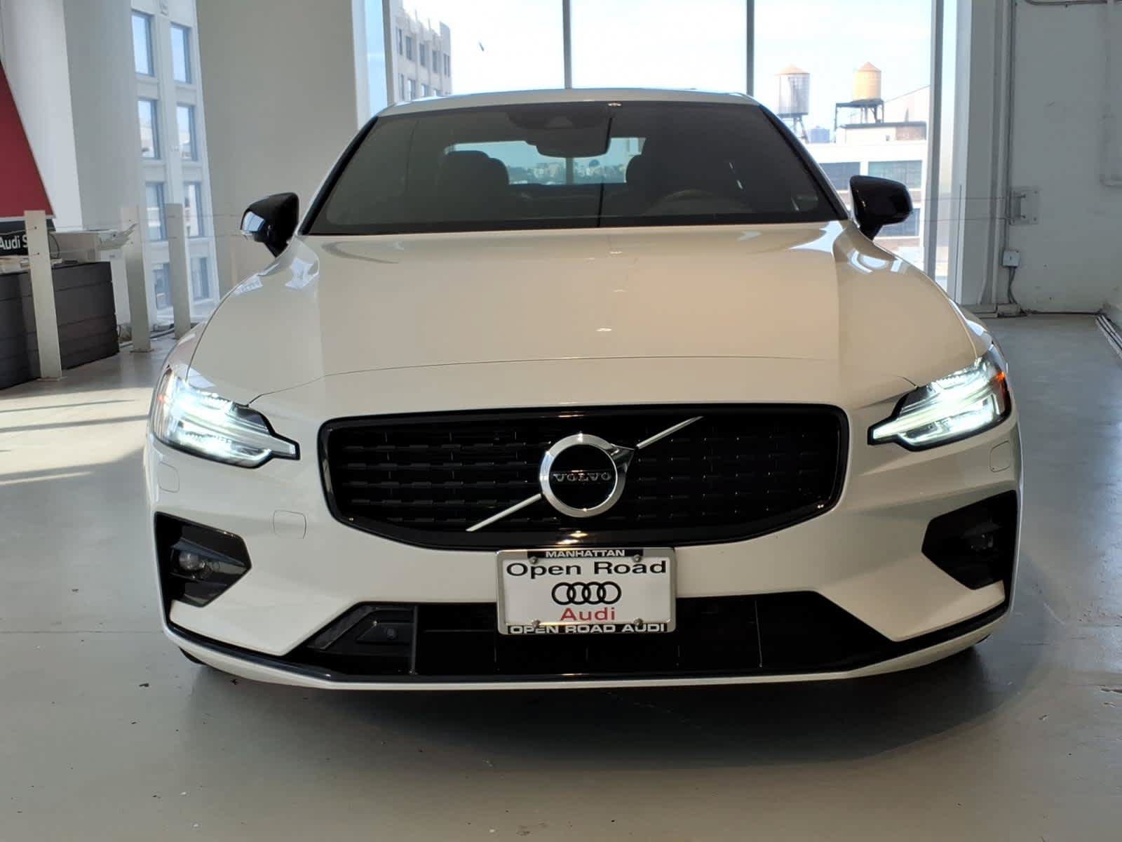 Used 2022 Volvo S60 B5 R-Design w/ Climate Package AWD/4WD image 2
