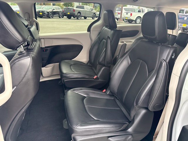 Used 2024 Chrysler Pacifica Limited FWD image 14