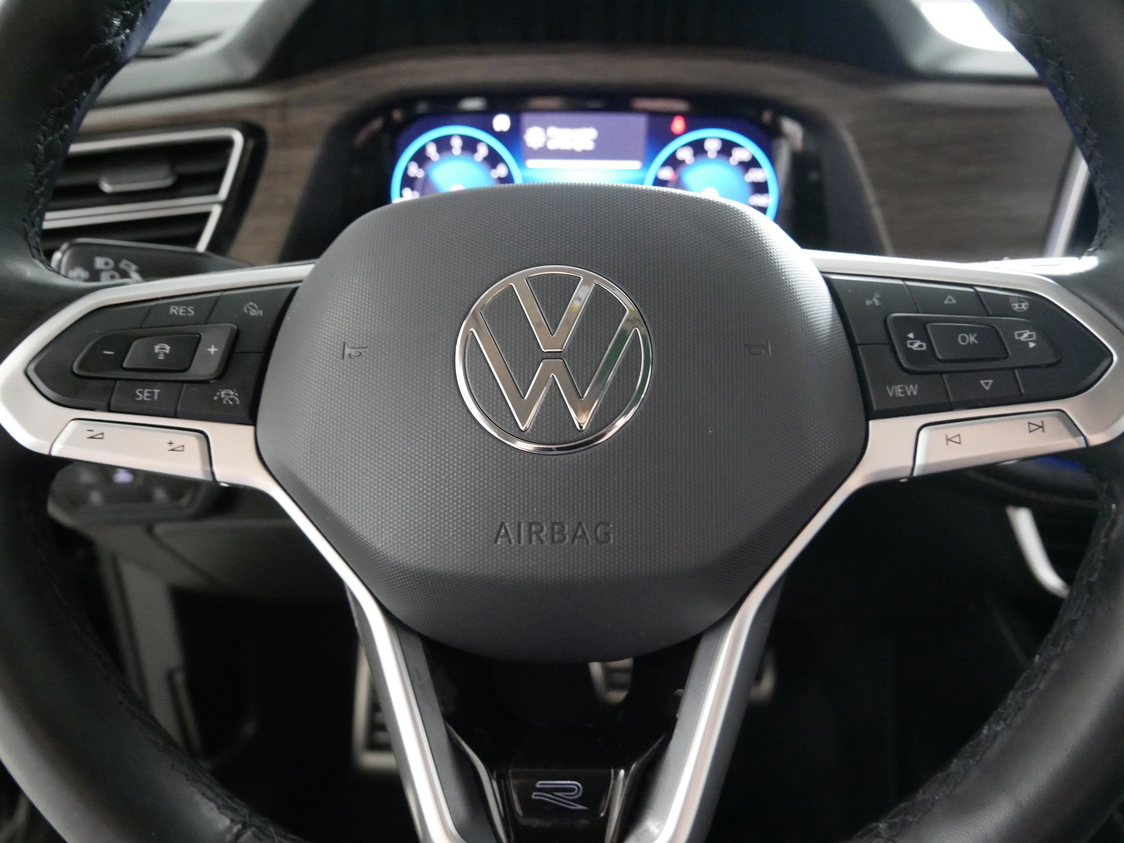 Certified 2024 Volkswagen Atlas SEL Premium R-Line image 25