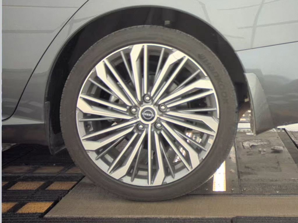 Used 2024 Nissan Altima 2.5 SL image 23