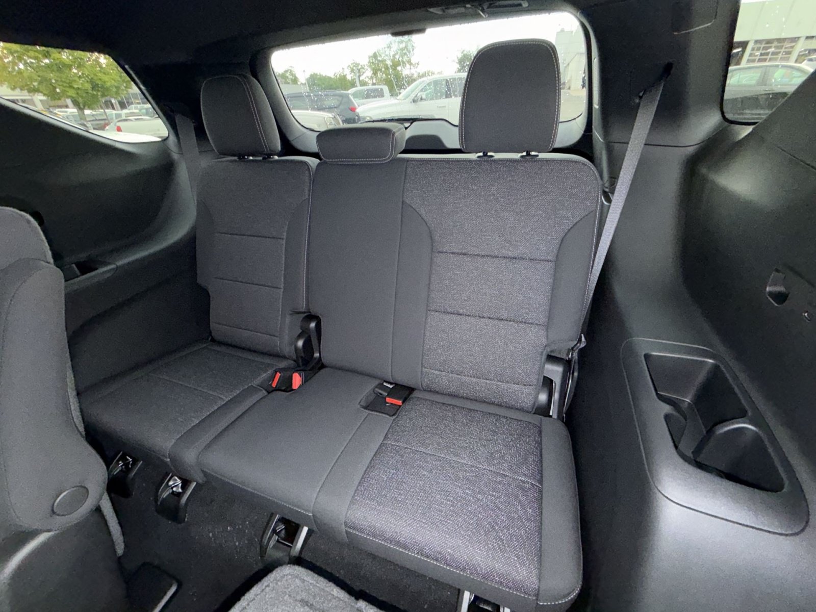 New 2027 Chevrolet Traverse LT w/ Midnight/Sport Edition FWD image 25