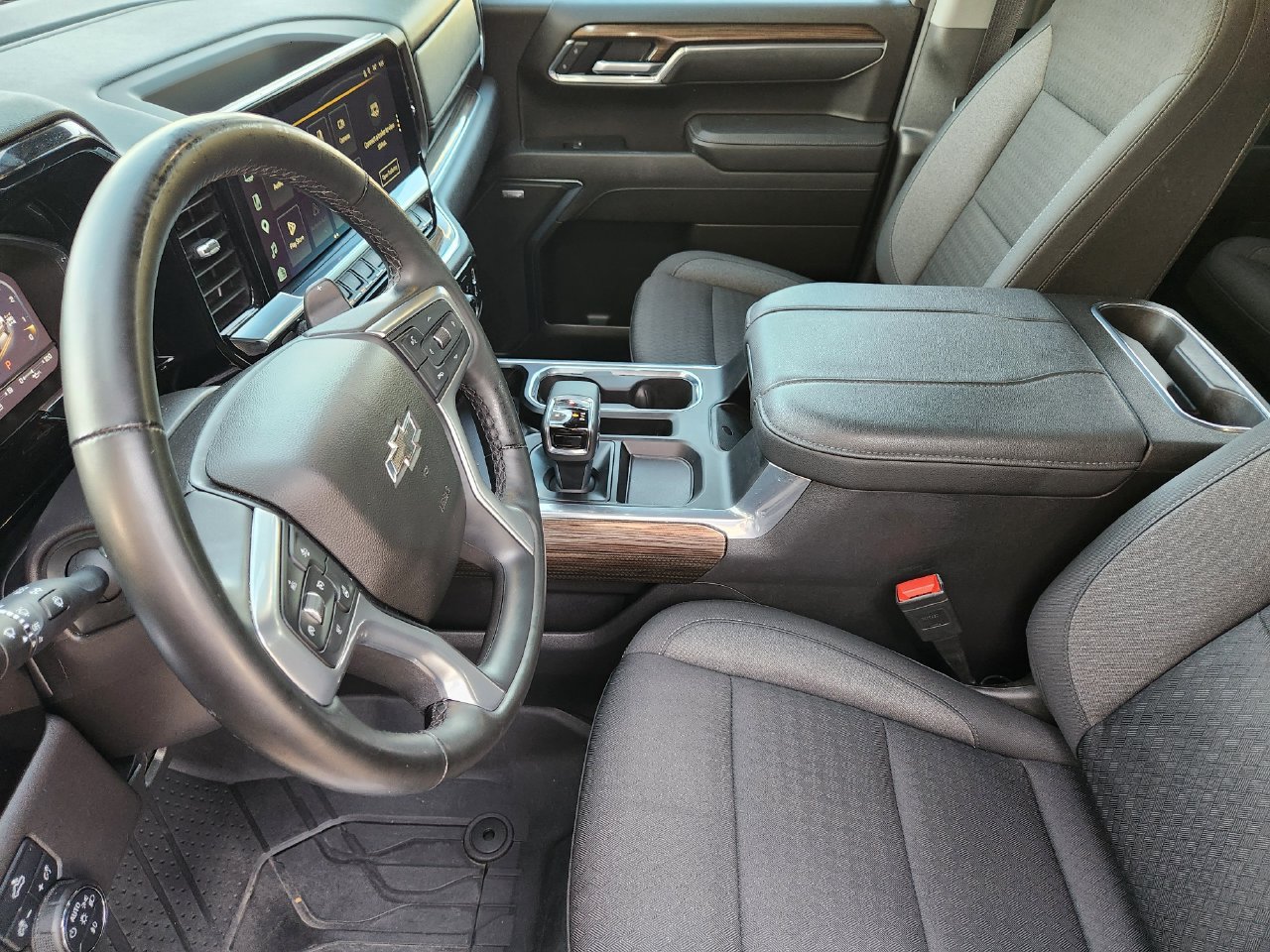 Used 2025 Chevrolet Silverado 1500 LT Trail Boss w/ Convenience Package II AWD/4WD image 12