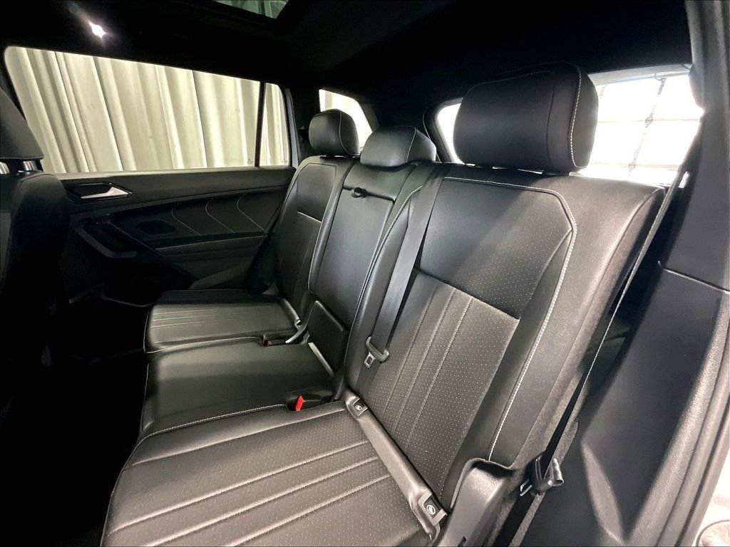 Used 2023 Volkswagen Tiguan SE R-Line AWD/4WD image 15