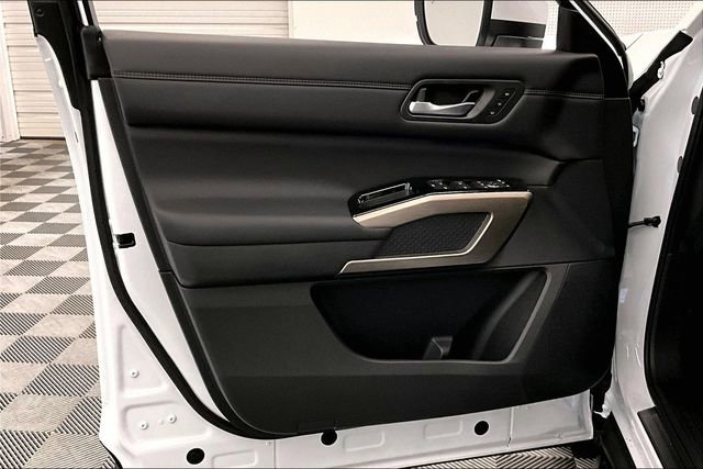 New 2025 Nissan Pathfinder Platinum w/ Lighting Package (N93) AWD/4WD image 31