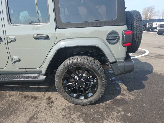 Used 2021 Jeep Wrangler Unlimited Sahara w/ Cold Weather Group image 13