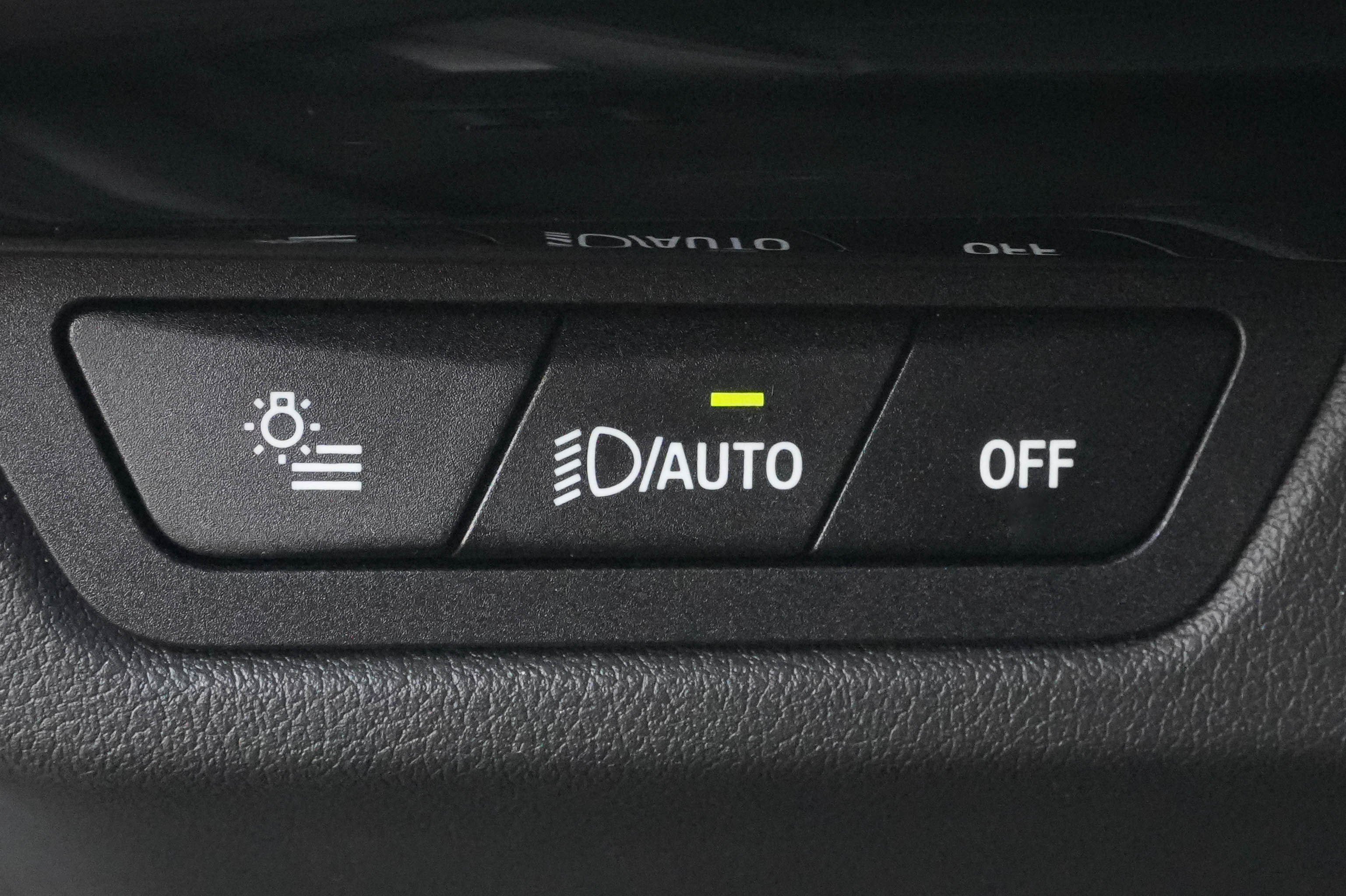 Certified 2025 BMW X2 xDrive28i AWD/4WD image 17