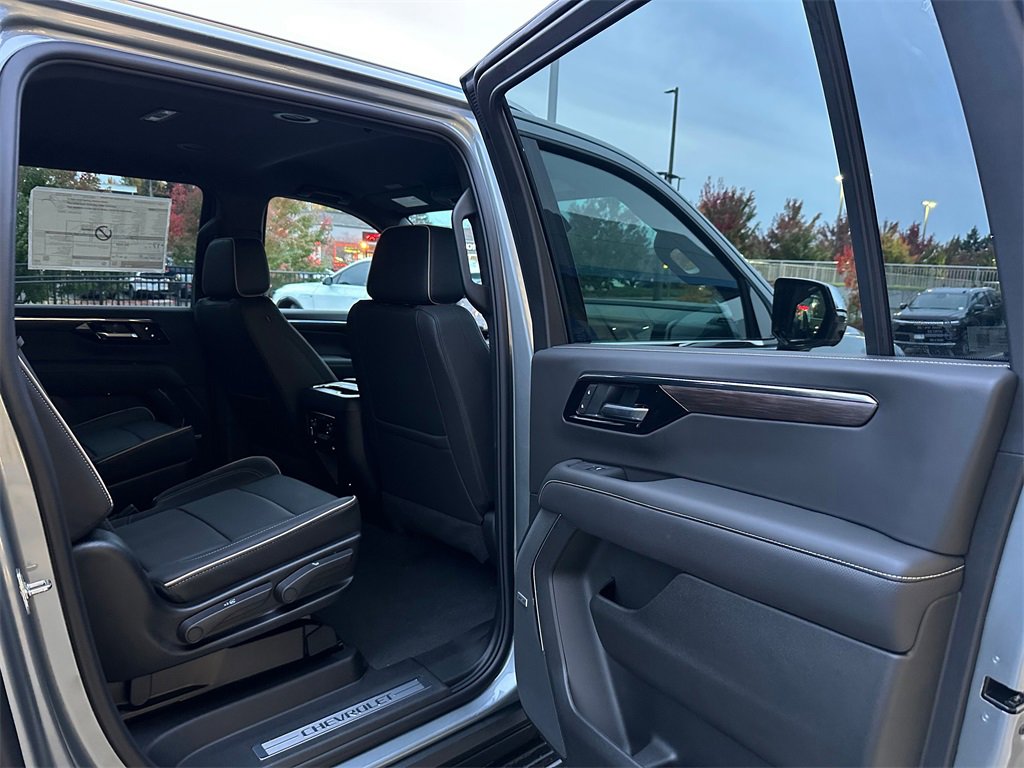 New 2026 Chevrolet Suburban Premier image 13