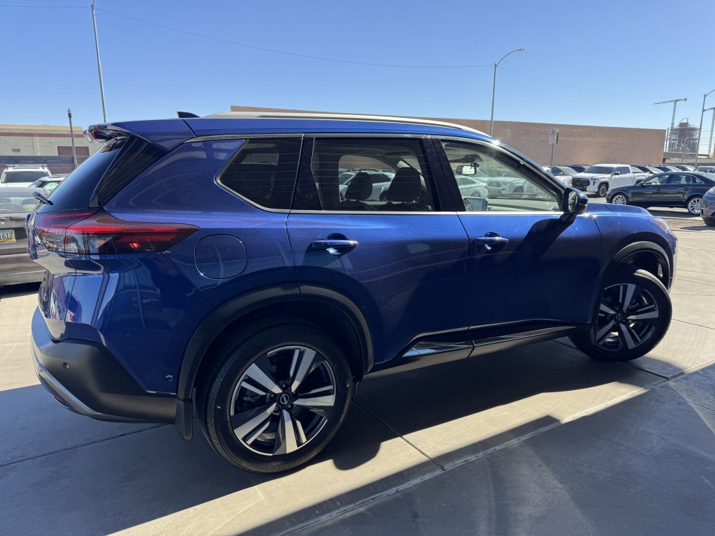 Used 2023 Nissan Rogue SL w/ SL Premium Package FWD image 4