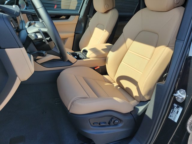 New 2026 Porsche Cayenne AWD/4WD image 5