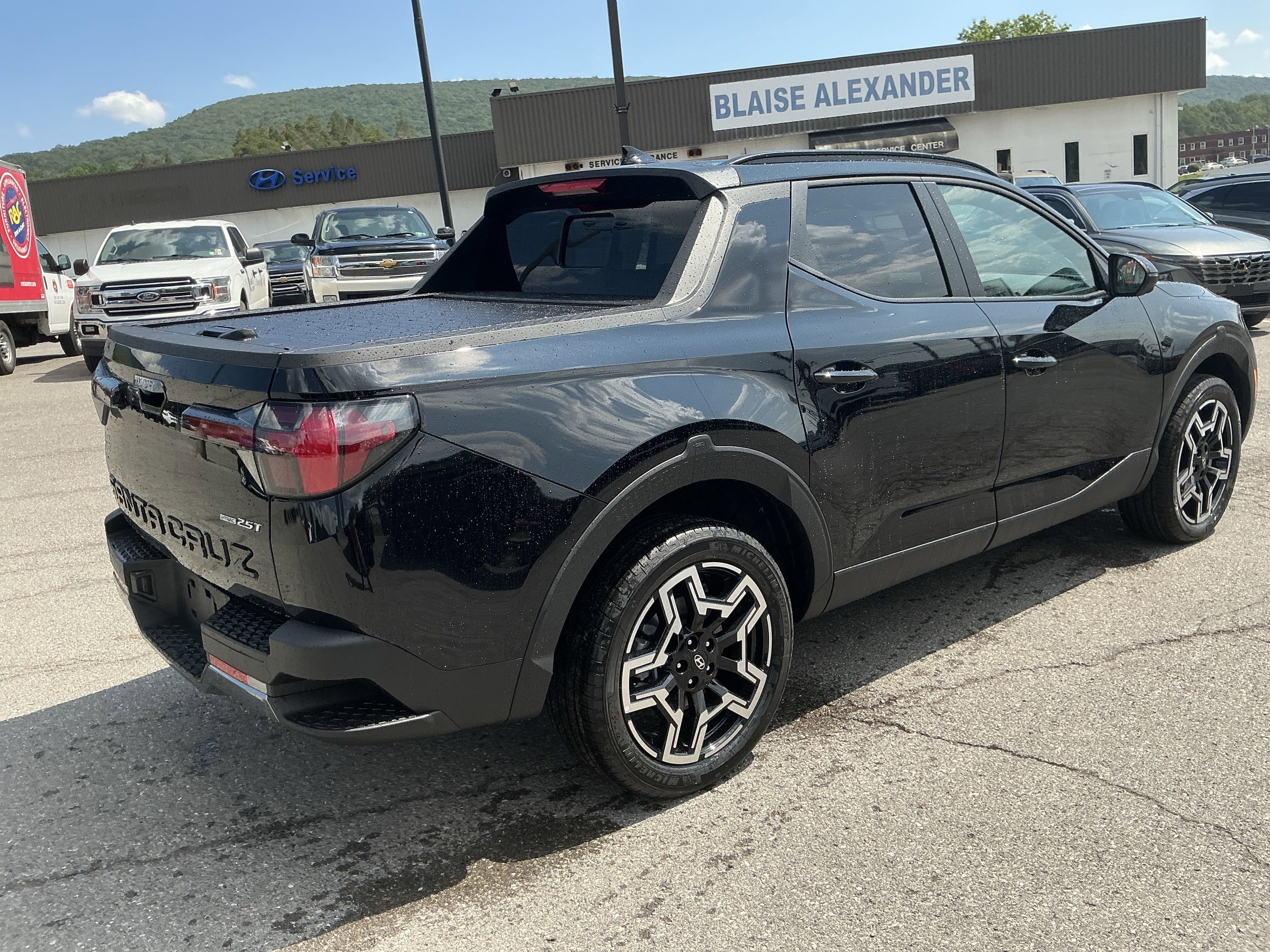 New 2025 Hyundai Santa Cruz Limited video 3