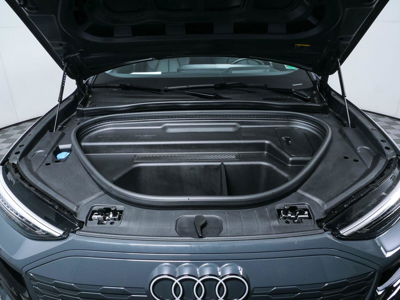 Used 2025 Audi Q6 e-tron Premium Plus w/ Premium Plus AWD/4WD image 35