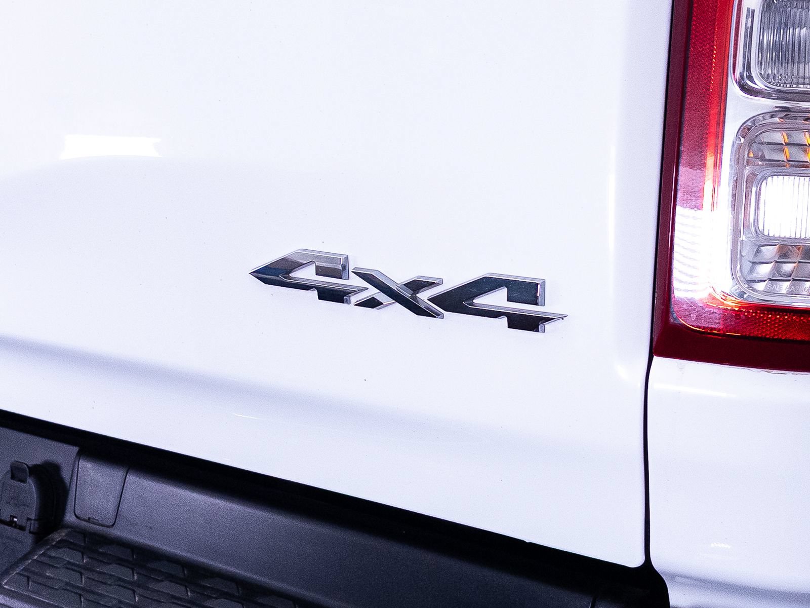 Used 2023 RAM 1500 4x4 Crew Cab image 7