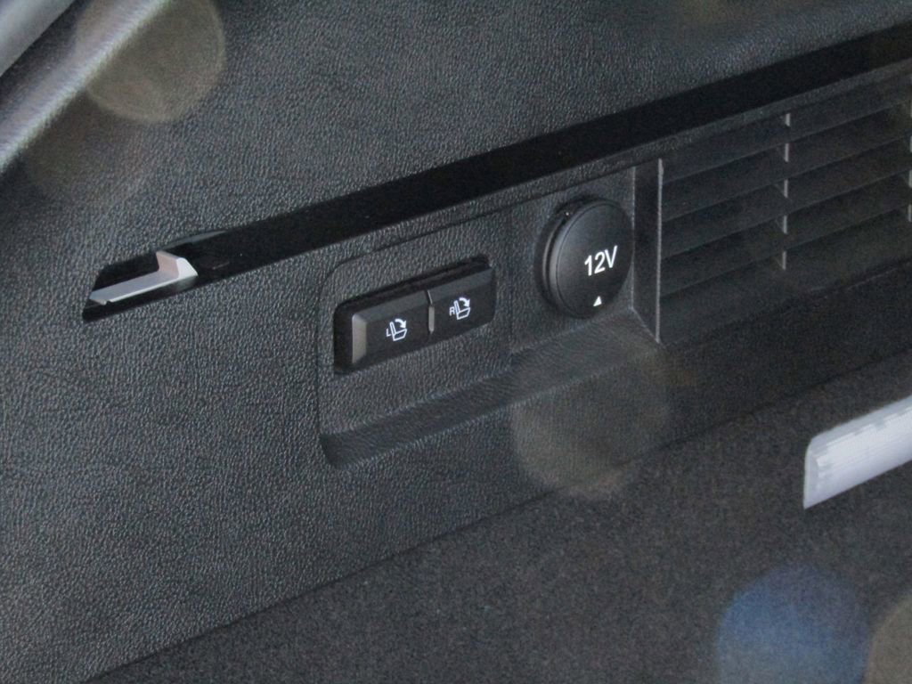 Used 2021 Lincoln Nautilus Reserve w/ Equipment Group 201A image 8