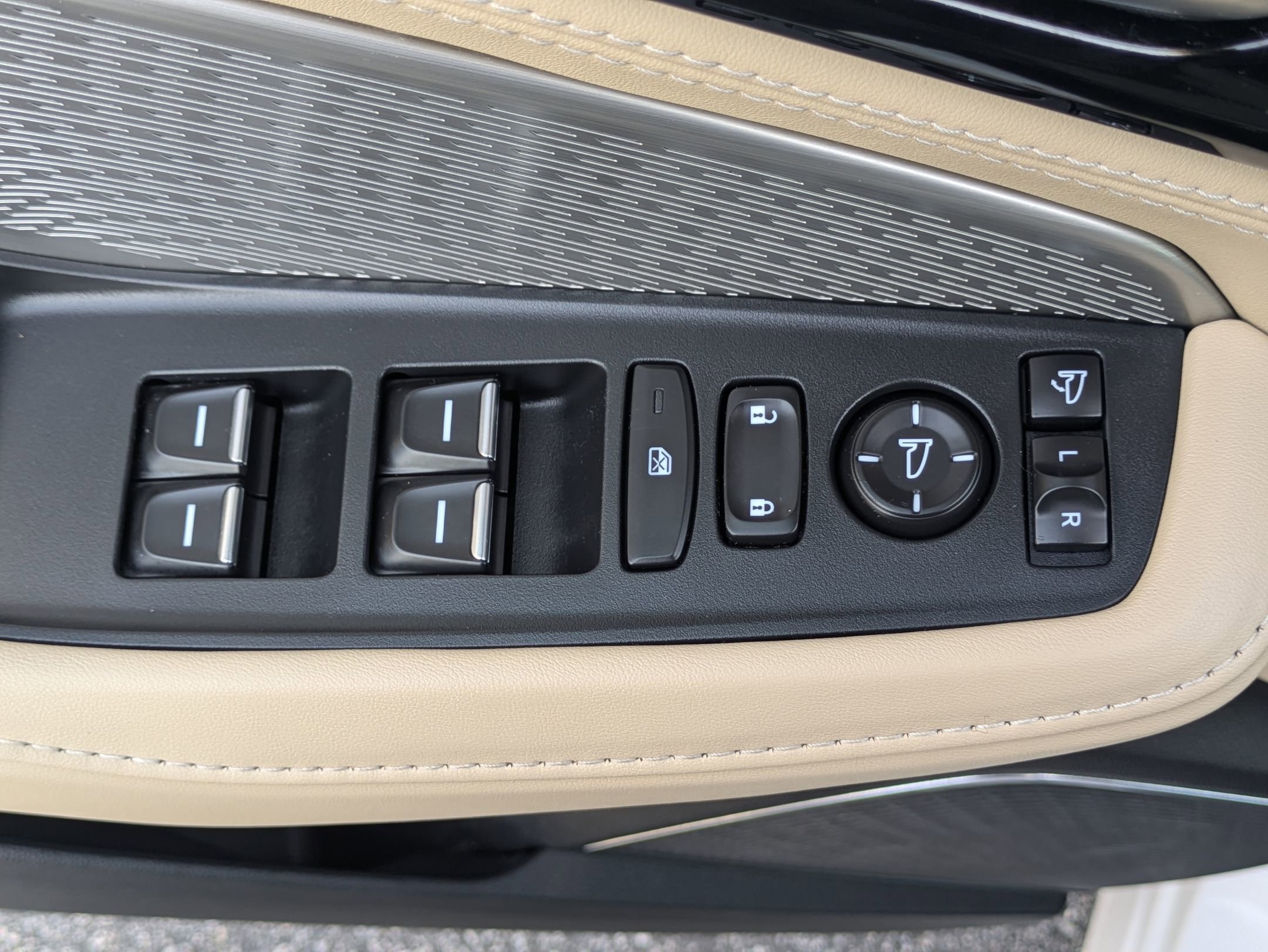 Used 2023 Acura MDX SH-AWD w/ Advance Package image 17