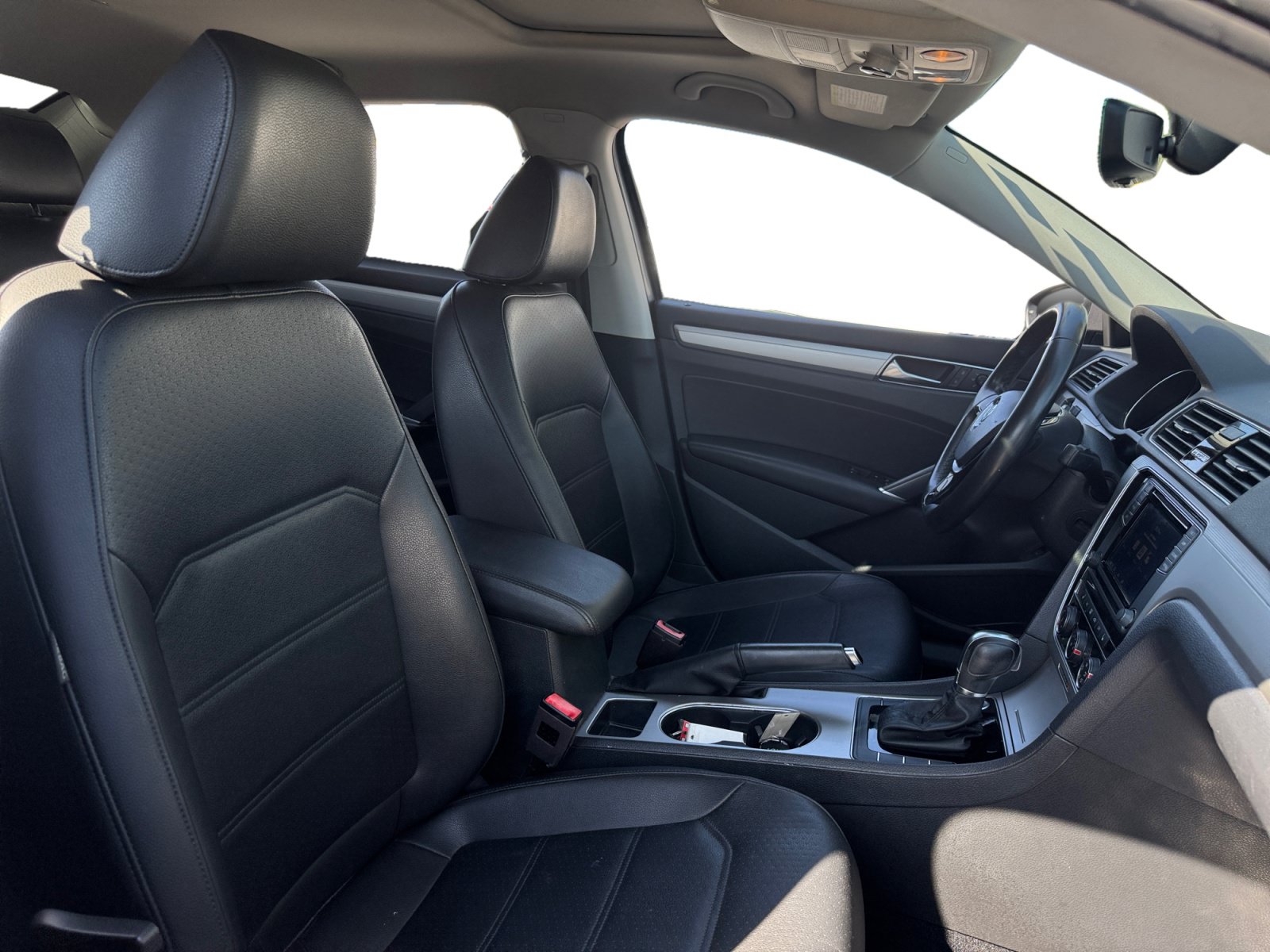 Used 2019 Volkswagen Passat 2.0T Wolfsburg w/ Wheels & Sunroof Package FWD image 14