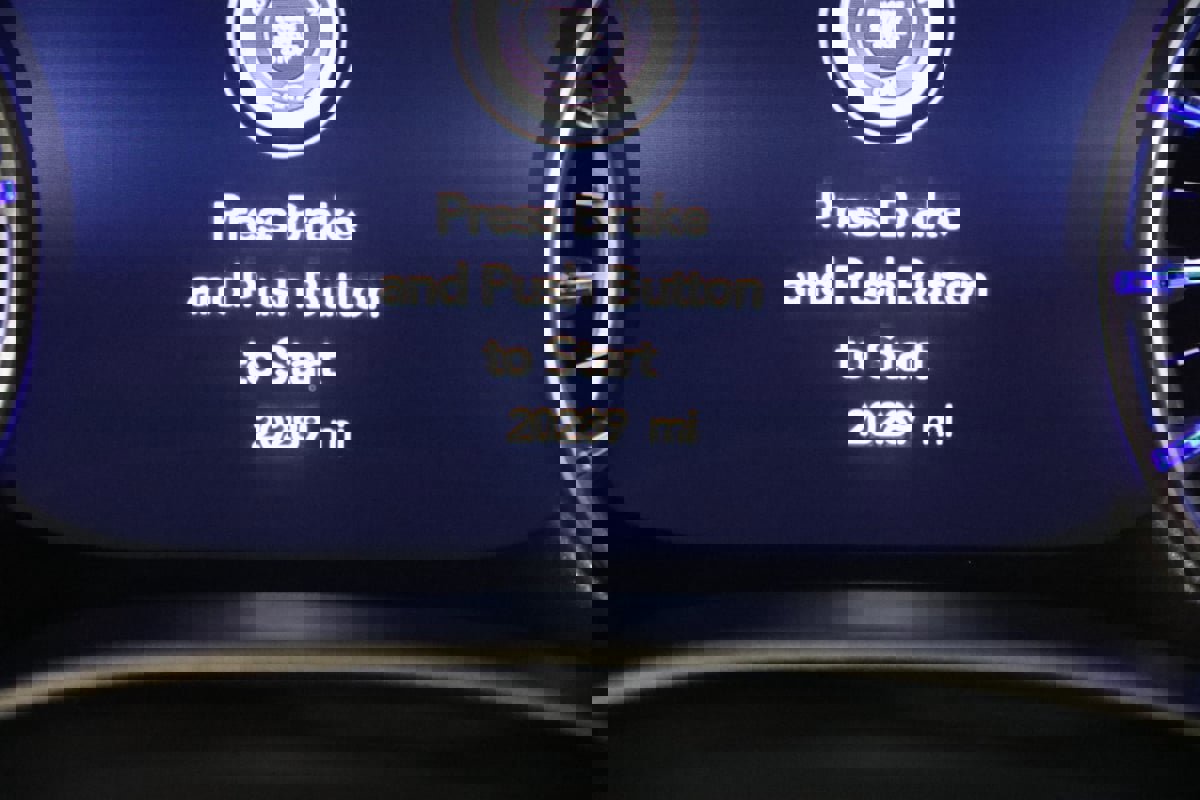 Used 2024 Chrysler Pacifica Touring-L image 16