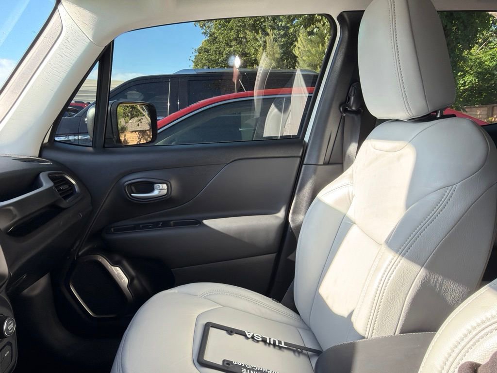 Used 2023 Jeep Renegade Latitude AWD/4WD image 14