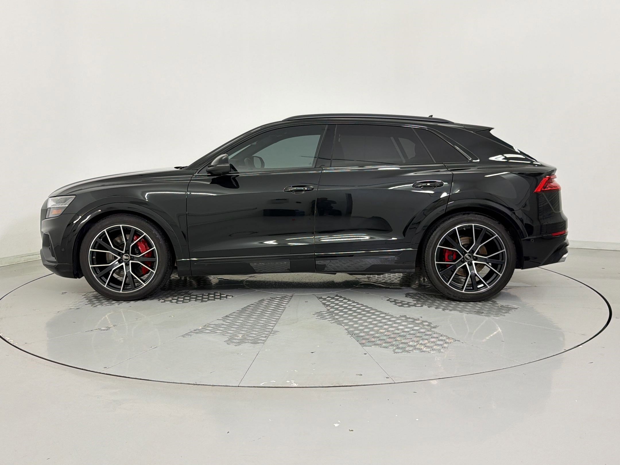 Used 2023 Audi SQ8 Prestige w/ Prestige Package AWD/4WD image 2
