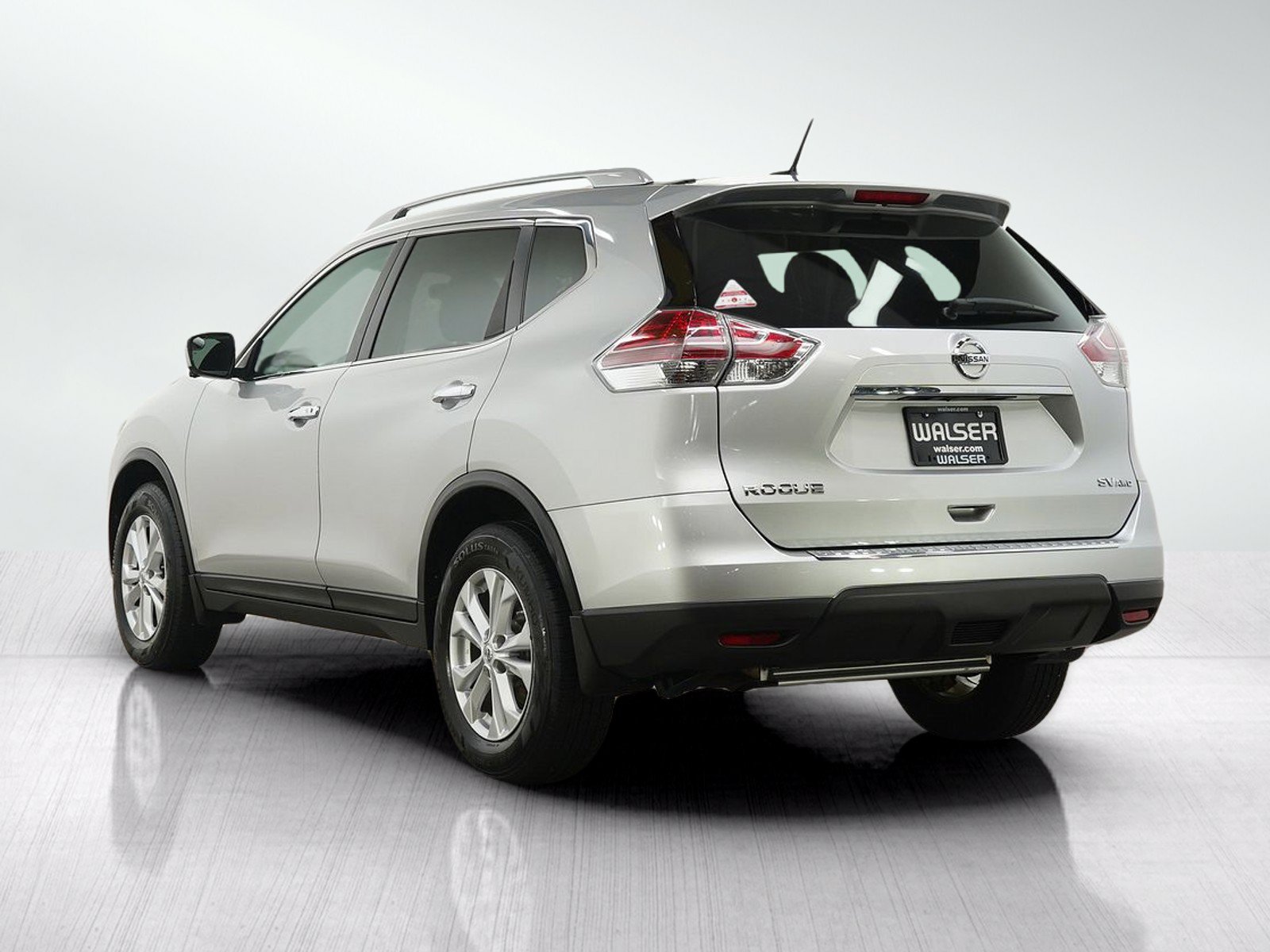 Used 2015 Nissan Rogue SV w/ SV Premium Package AWD/4WD image 3