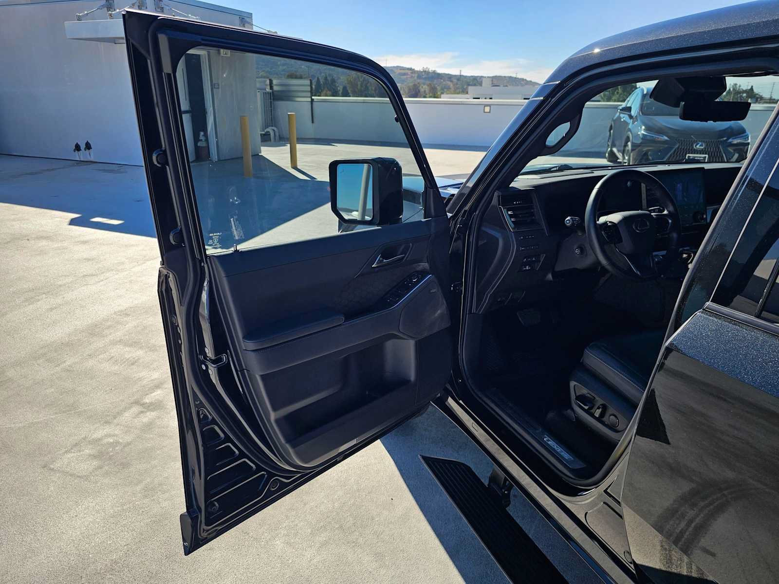 Certified 2025 Lexus GX 550 w/ Cold Area Package AWD/4WD image 19