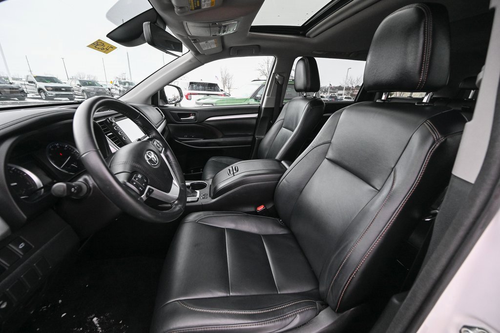 Used 2017 Toyota Highlander XLE image 19