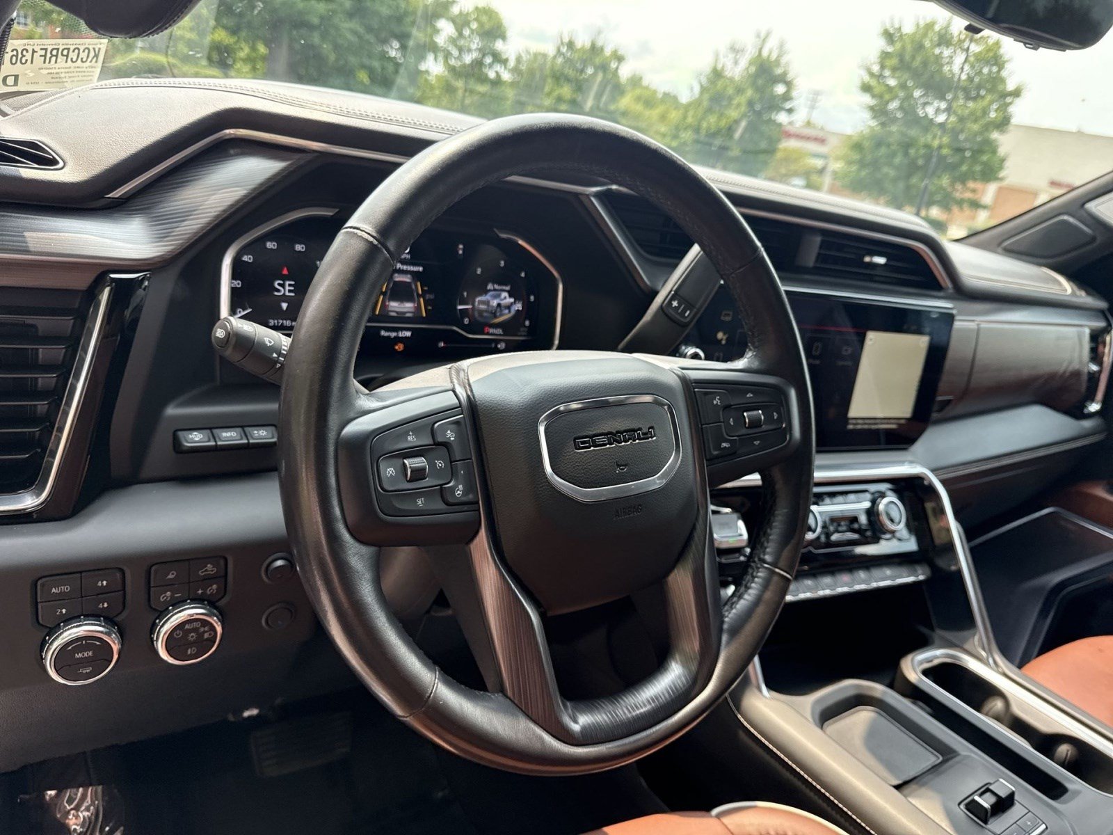 Used 2024 GMC Sierra 2500 Denali Ultimate AWD/4WD image 16
