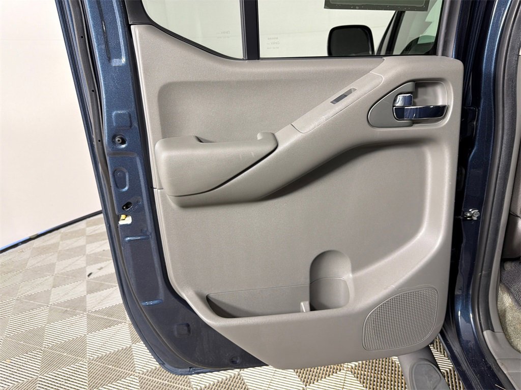 Used 2018 Nissan Frontier SV image 21