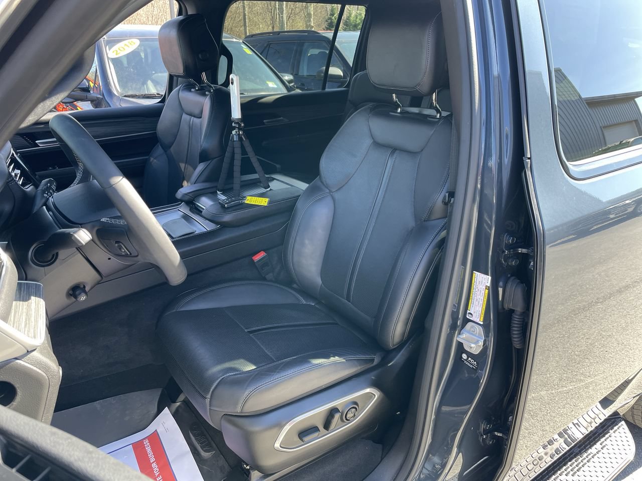 Used 2024 Jeep Wagoneer Series II w/ Flexible Seating Group AWD/4WD image 27