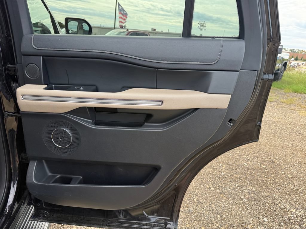 Used 2024 Ford Expedition Limited AWD/4WD image 39