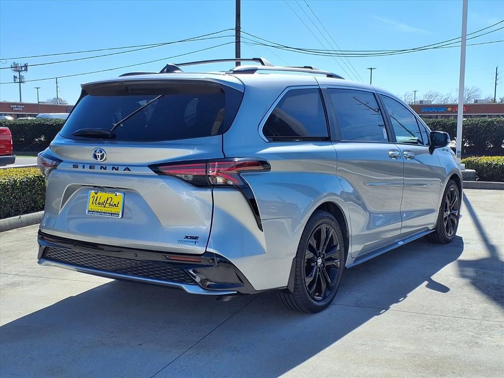 Used 2024 Toyota Sienna XSE w/ XSE Premium Package image 2
