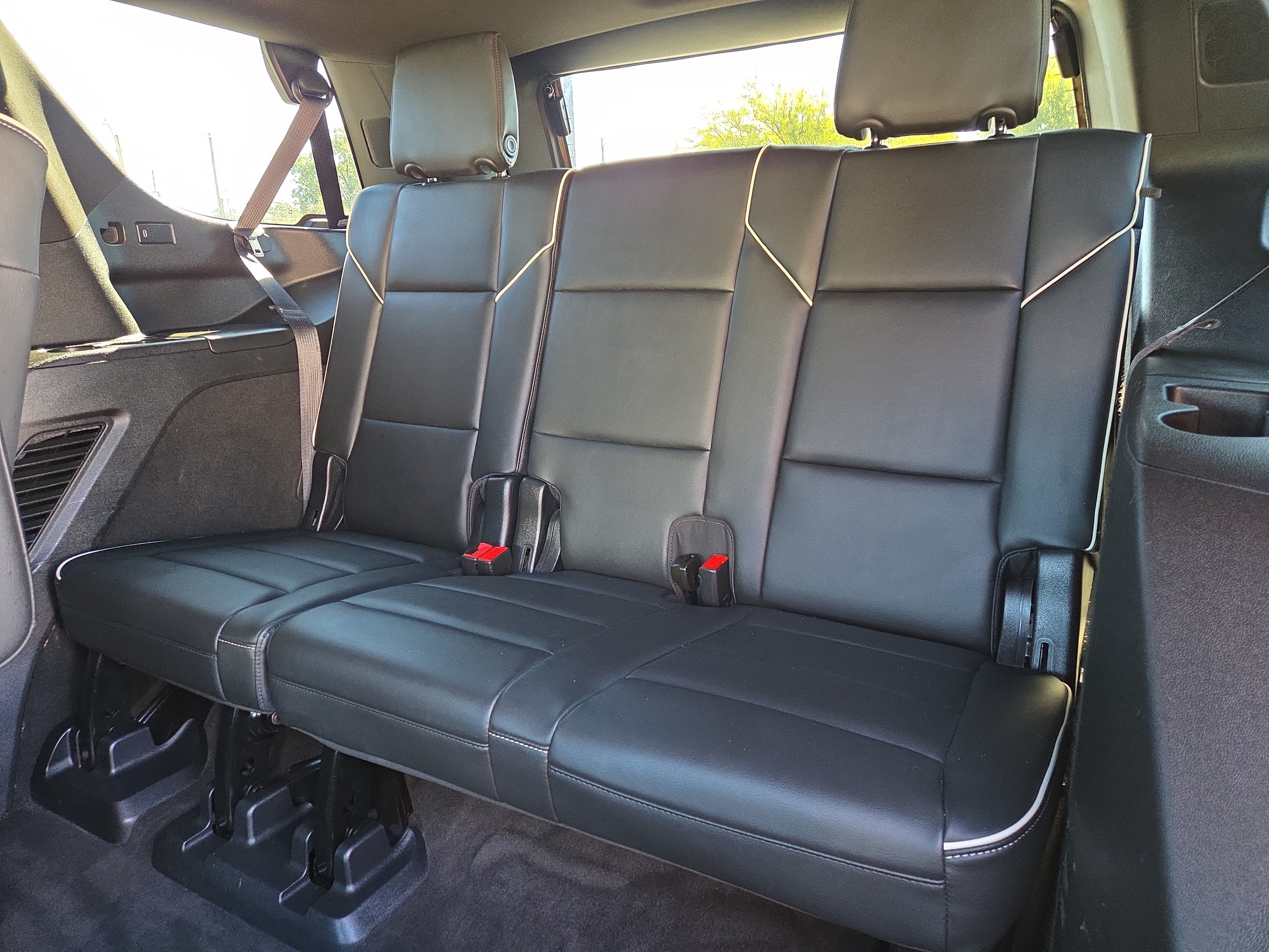 Used 2023 Cadillac Escalade Premium Luxury AWD/4WD image 12