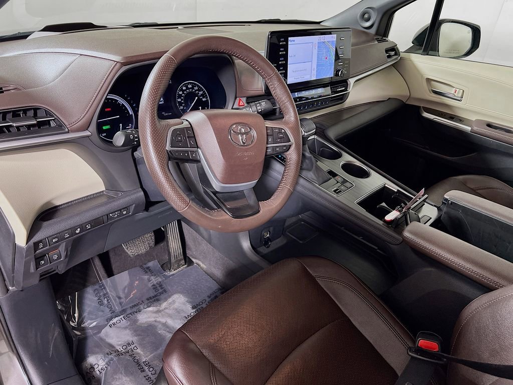 Certified 2024 Toyota Sienna Platinum FWD image 10