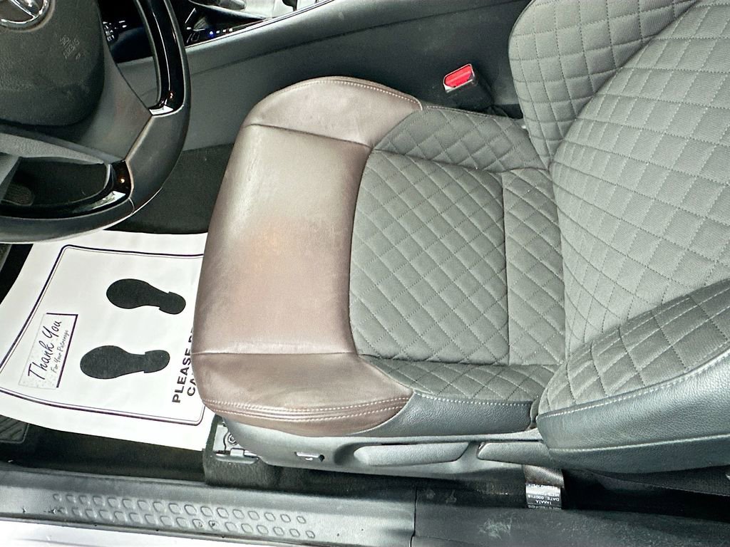 Used 2019 Toyota C-HR Limited image 18