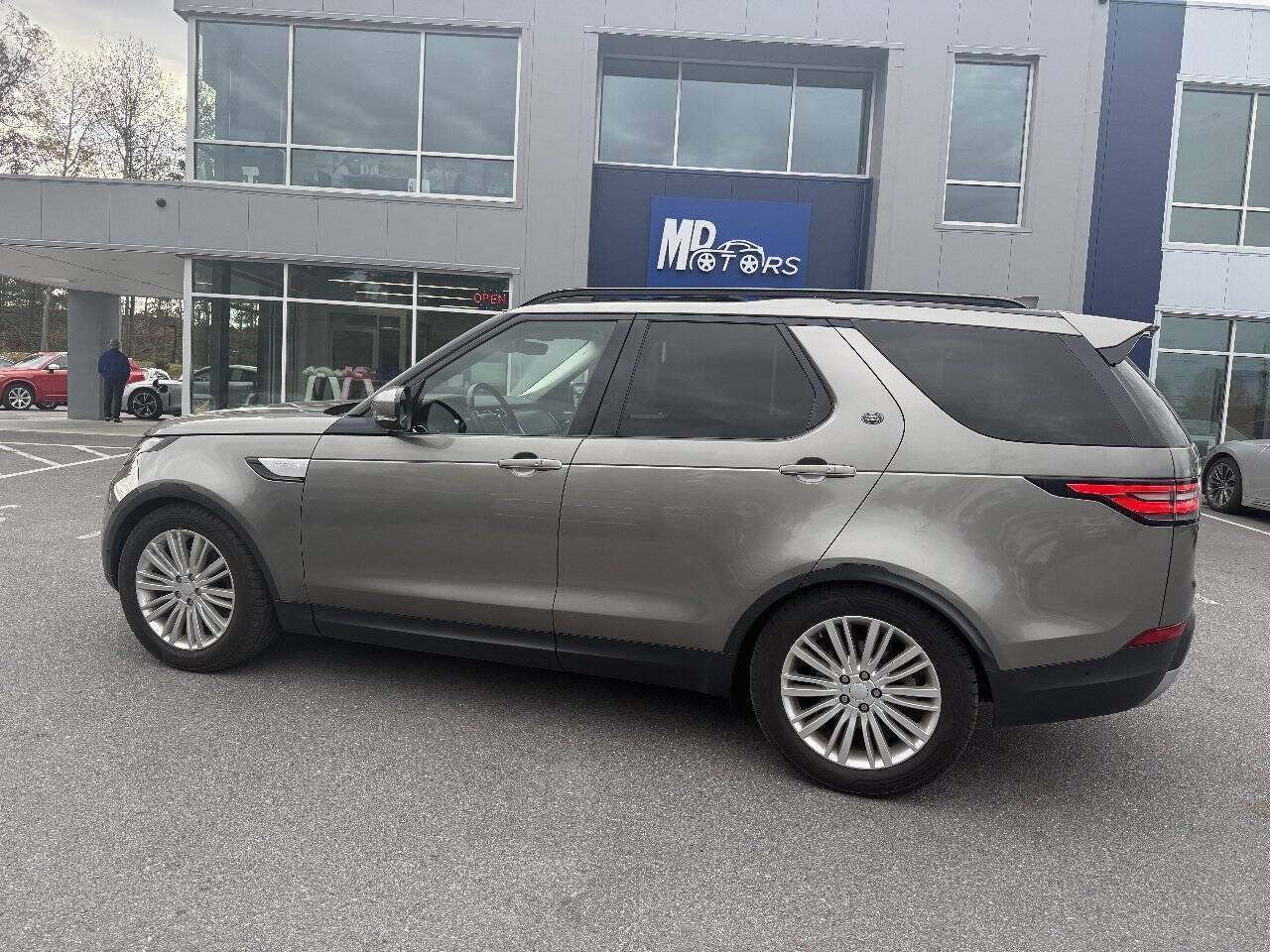 Used 2020 Land Rover Discovery HSE Luxury AWD/4WD image 12