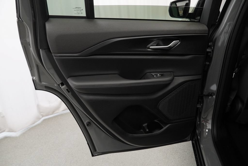 New 2027 Jeep Grand Cherokee Laredo AWD/4WD image 30