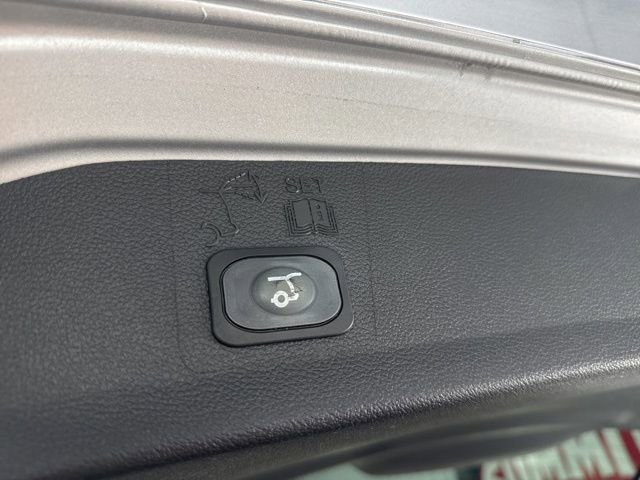 Used 2019 Ford Escape SEL image 10