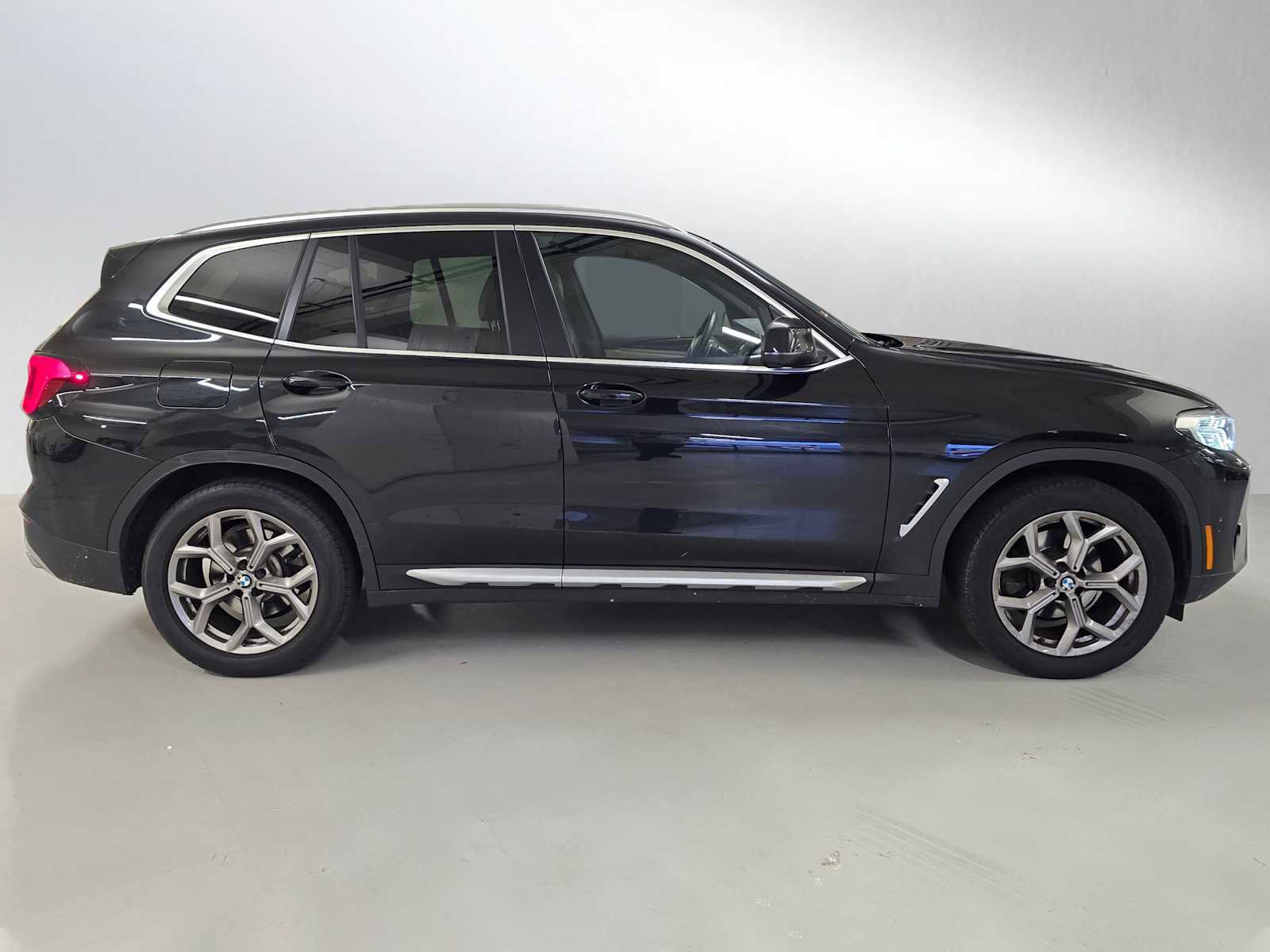 Used 2023 BMW X3 xDrive30i w/ Convenience Package image 6